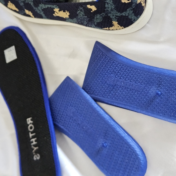 Rothy's Slip On Blue Spot Leopard Cheetah Print Sneakers Navy size 8 - Picture 5 of 16